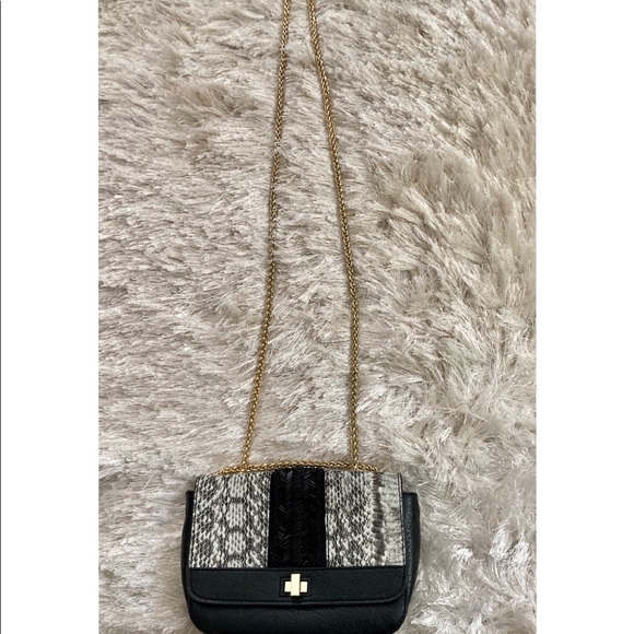 Chain Crossbody Purse - Picture 4 of 8